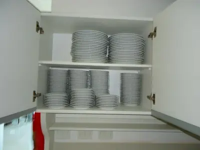 Cozinha planejada: armário aéreo para louças