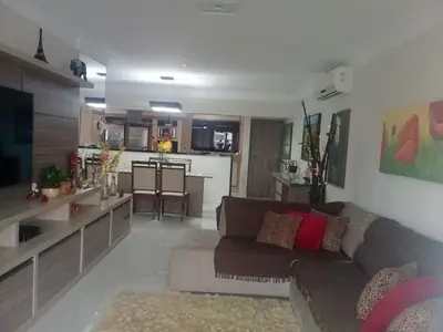 Sala planejada: sala integrada com painel e rack sob medida